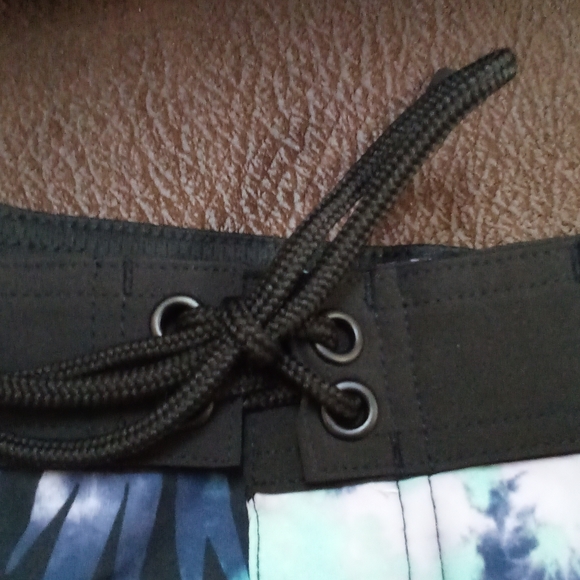 Mens Quick dry stretch Board shorts to knee length - Picture 2 of 6